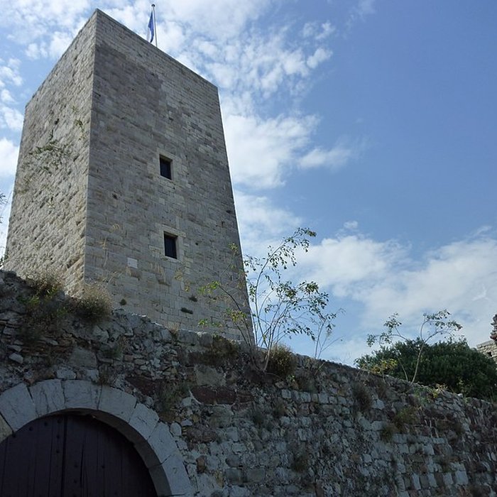 Photo de Tour du Suquet, chapelle Sainte-Anne et église Notre-Dame-de-lEspérance