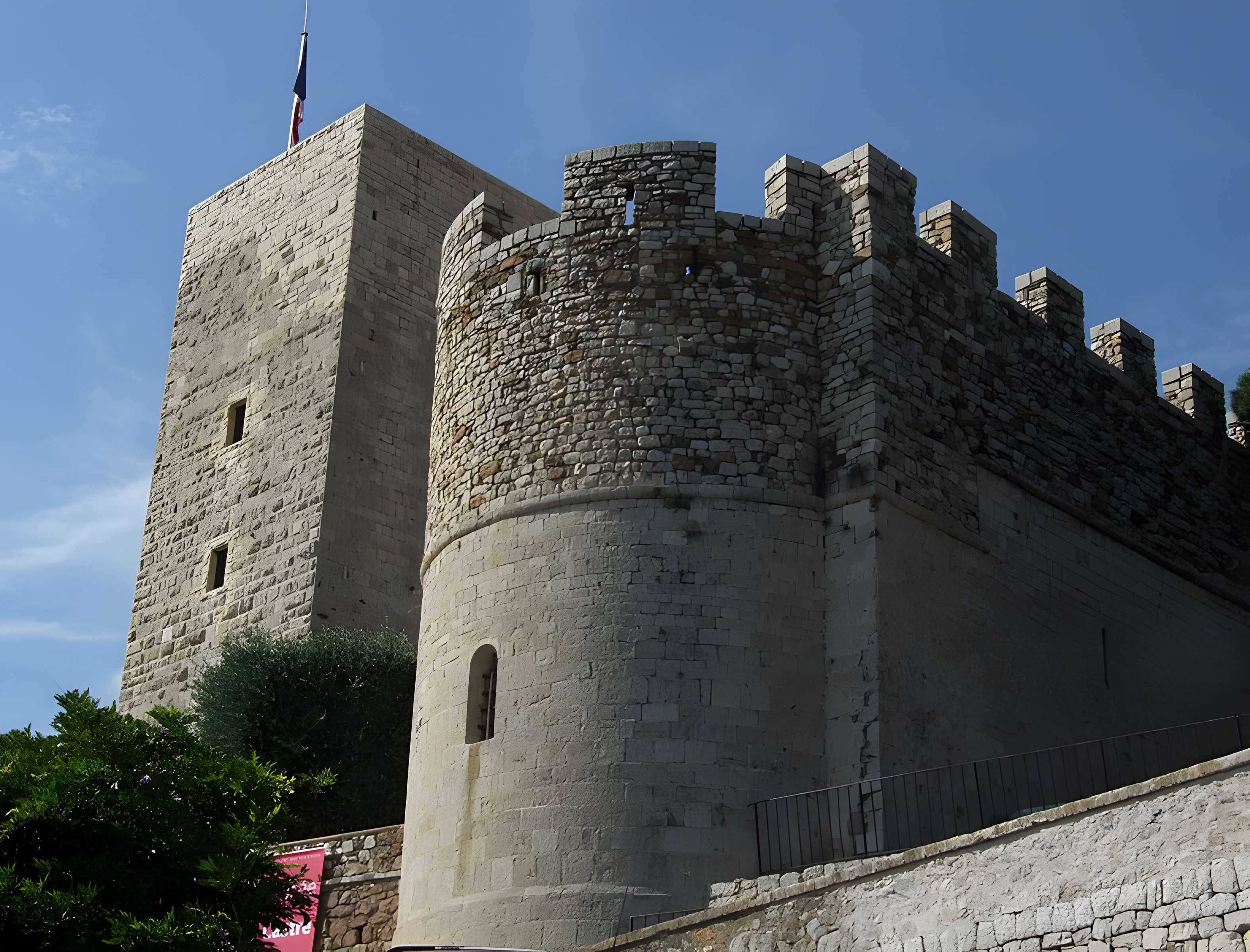 Tour du Suquet, chapelle Sainte-Anne et église Notre-Dame-de-l'Espérance
