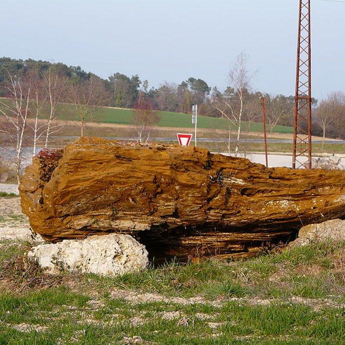 Photo de Dolmen de Laprougès à Valeuil