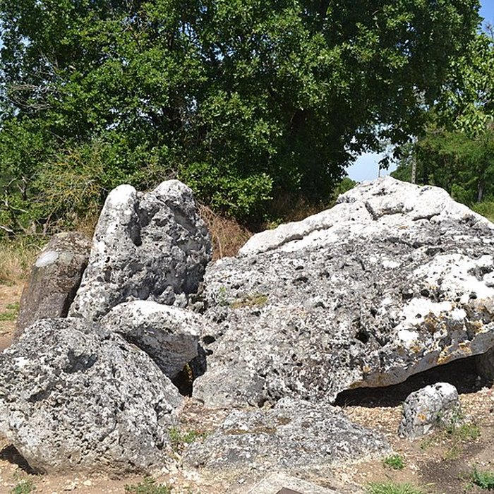 Photo de Dolmen de Loubressac à Mazerolles