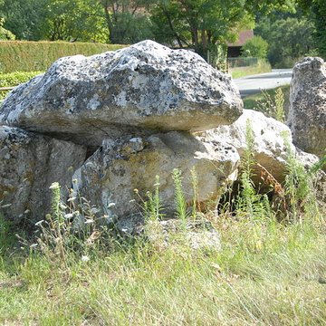 Dolmen de Loubressac à Mazerolles