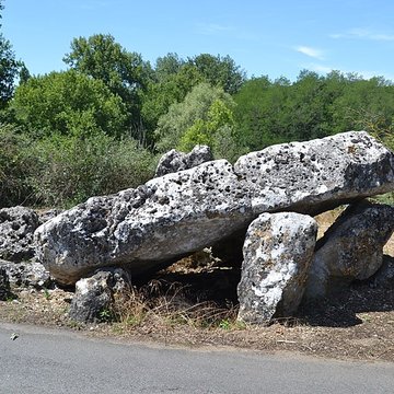 Dolmen de Loubressac à Mazerolles