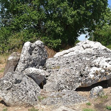 Dolmen de Loubressac à Mazerolles