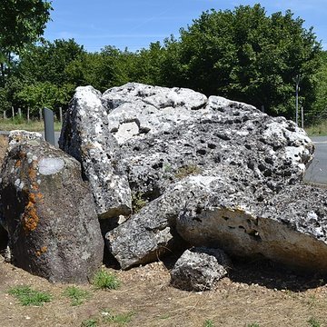 Dolmen de Loubressac à Mazerolles