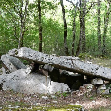 dolmen de peyrelevade a limeyrat