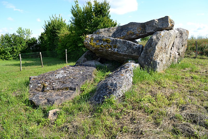 Dolmen de Saint-Léger-de-Montbrillais