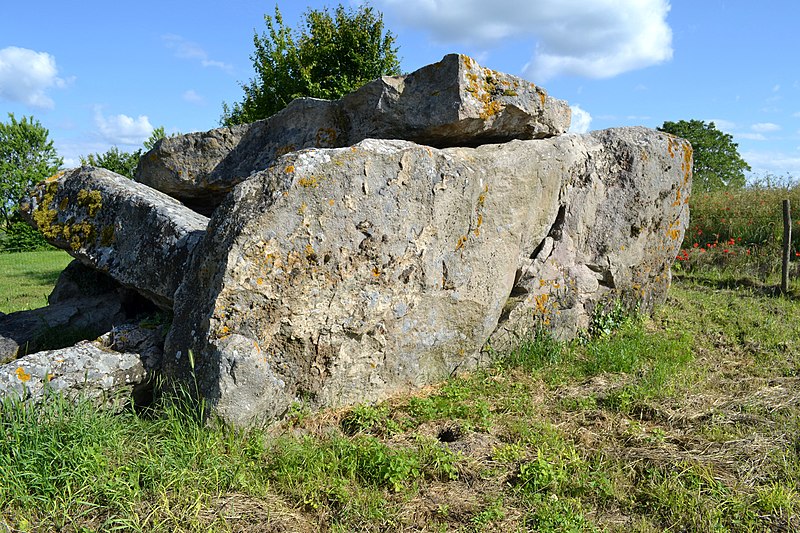 Dolmen de Saint-Léger-de-Montbrillais