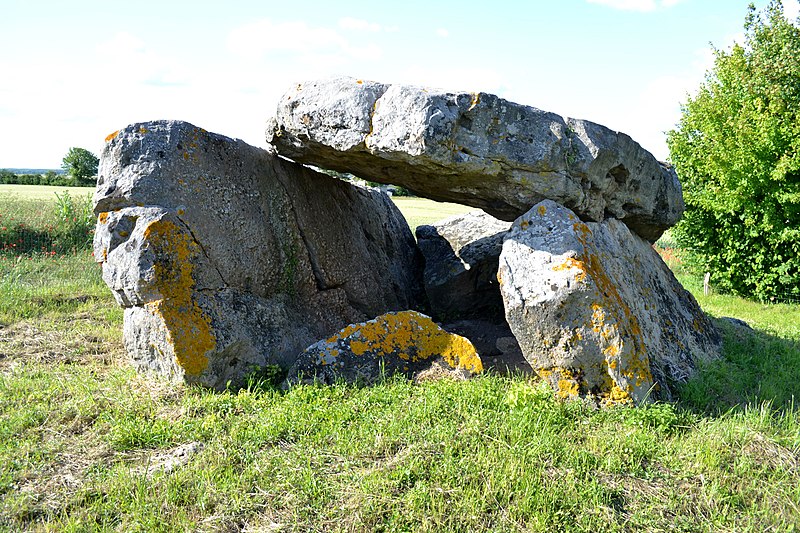 Dolmen de Saint-Léger-de-Montbrillais