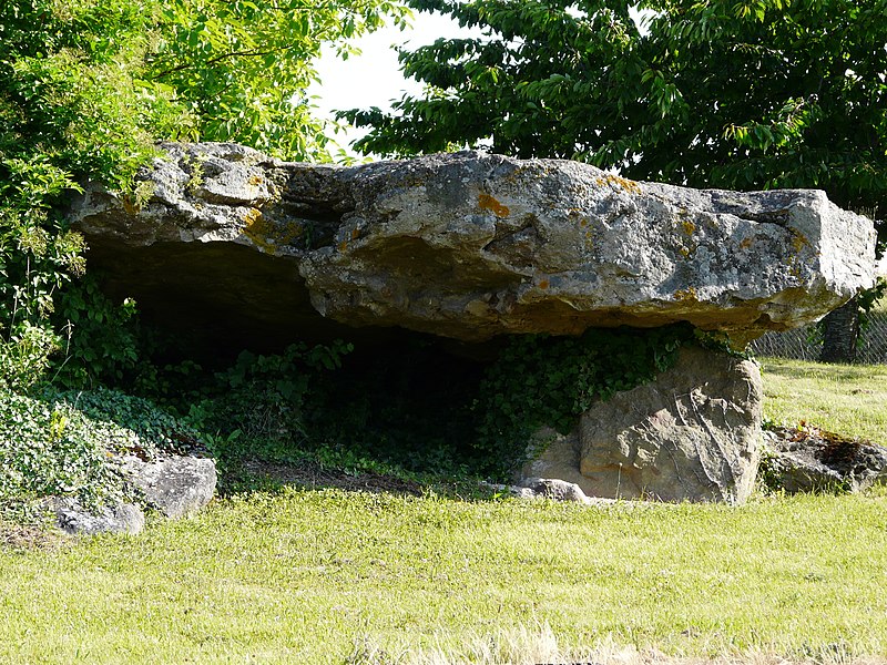Dolmen de Saint-Léger-de-Montbrillais
