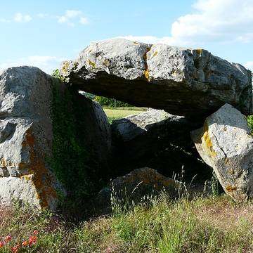 Dolmen de Saint-Léger-de-Montbrillais