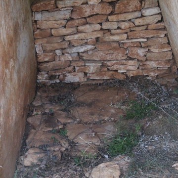 Dolmen des Aguals à Gréalou : Le fond