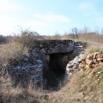Dolmen des Aguals à Gréalou : Le couloir dentrée