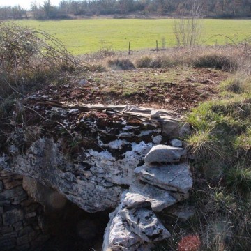 Dolmen des Aguals à Gréalou : vue supérieure de la table