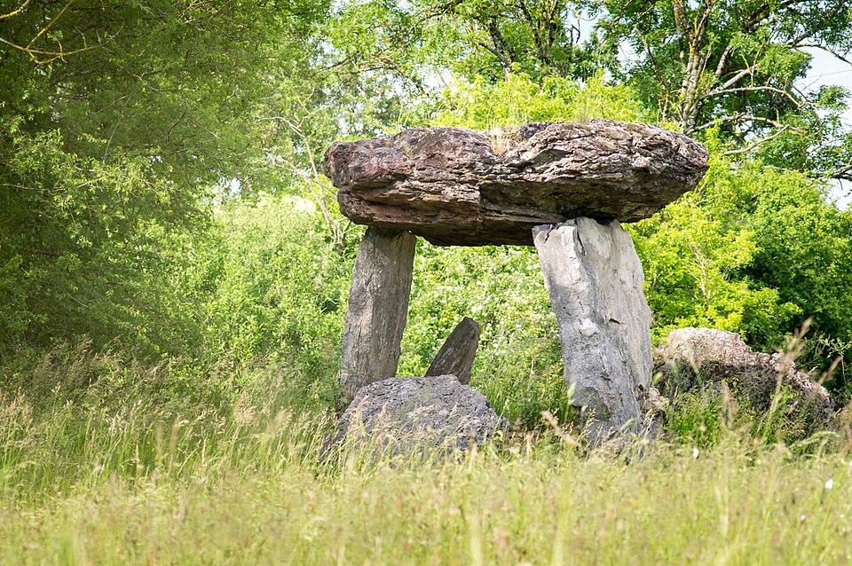 Dolmen des Cloups à Ginouillac