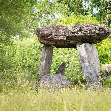 Dolmen des Cloups à Ginouillac