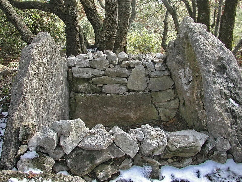 Photo de Dolmen des Riens à Mons