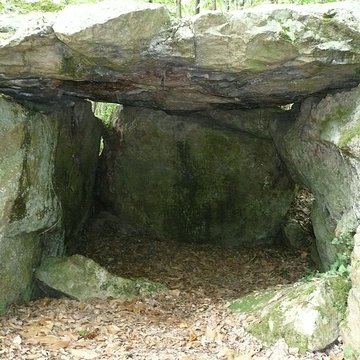 Dolmen dit la Pierre au Loup à Seiches-sur-le-Loir