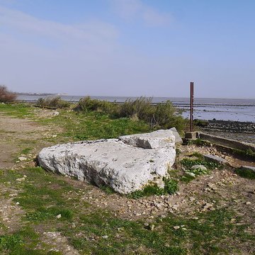 Dolmen dOrs du Château-dOléron