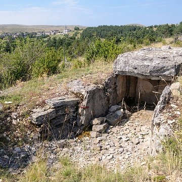 Dolmen du Buisson à Mas-Saint-Chély