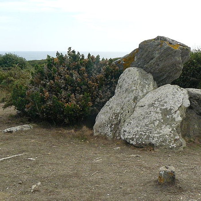 Photo de Dolmens Men Cam et Men Yann à Groix Île de