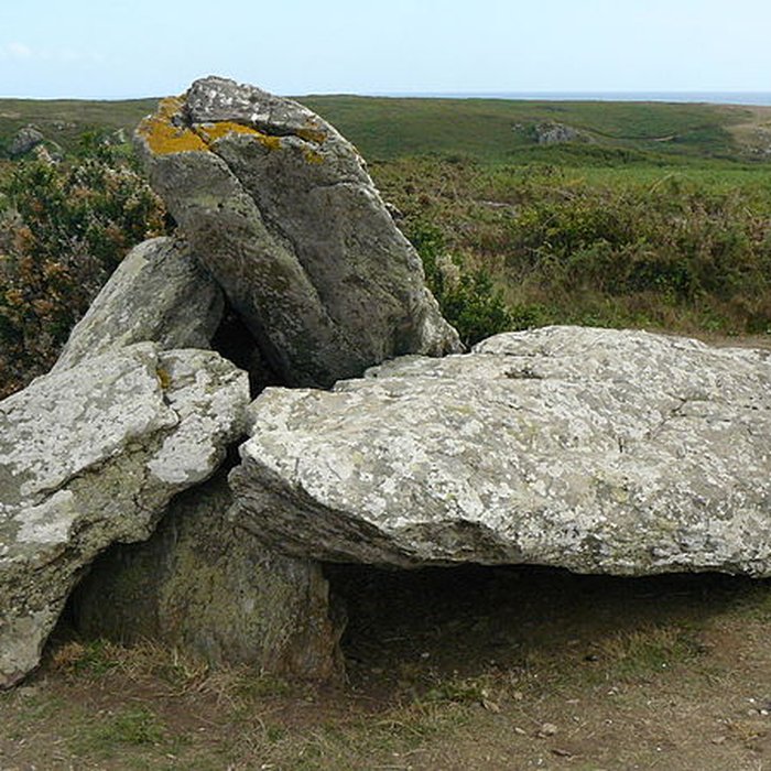 Photo de Dolmens Men Cam et Men Yann à Groix Île de