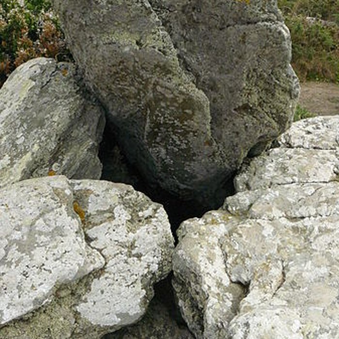 Photo de Dolmens Men Cam et Men Yann à Groix Île de