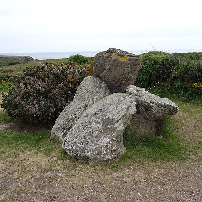 Photo de Dolmens Men Cam et Men Yann à Groix Île de