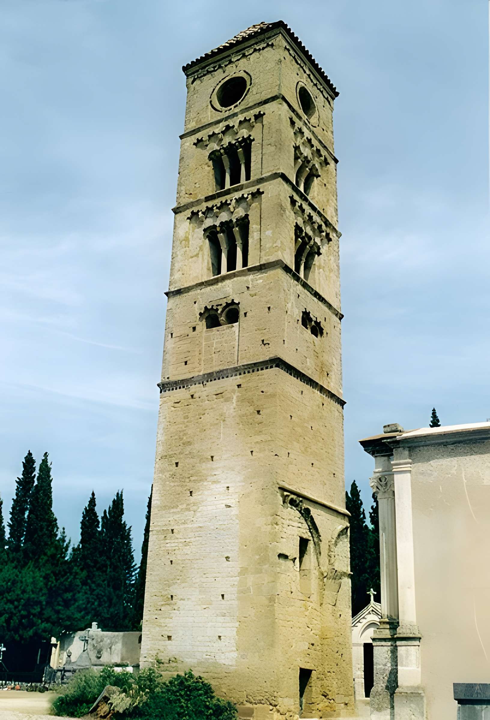 Tour romane de Puissalicon