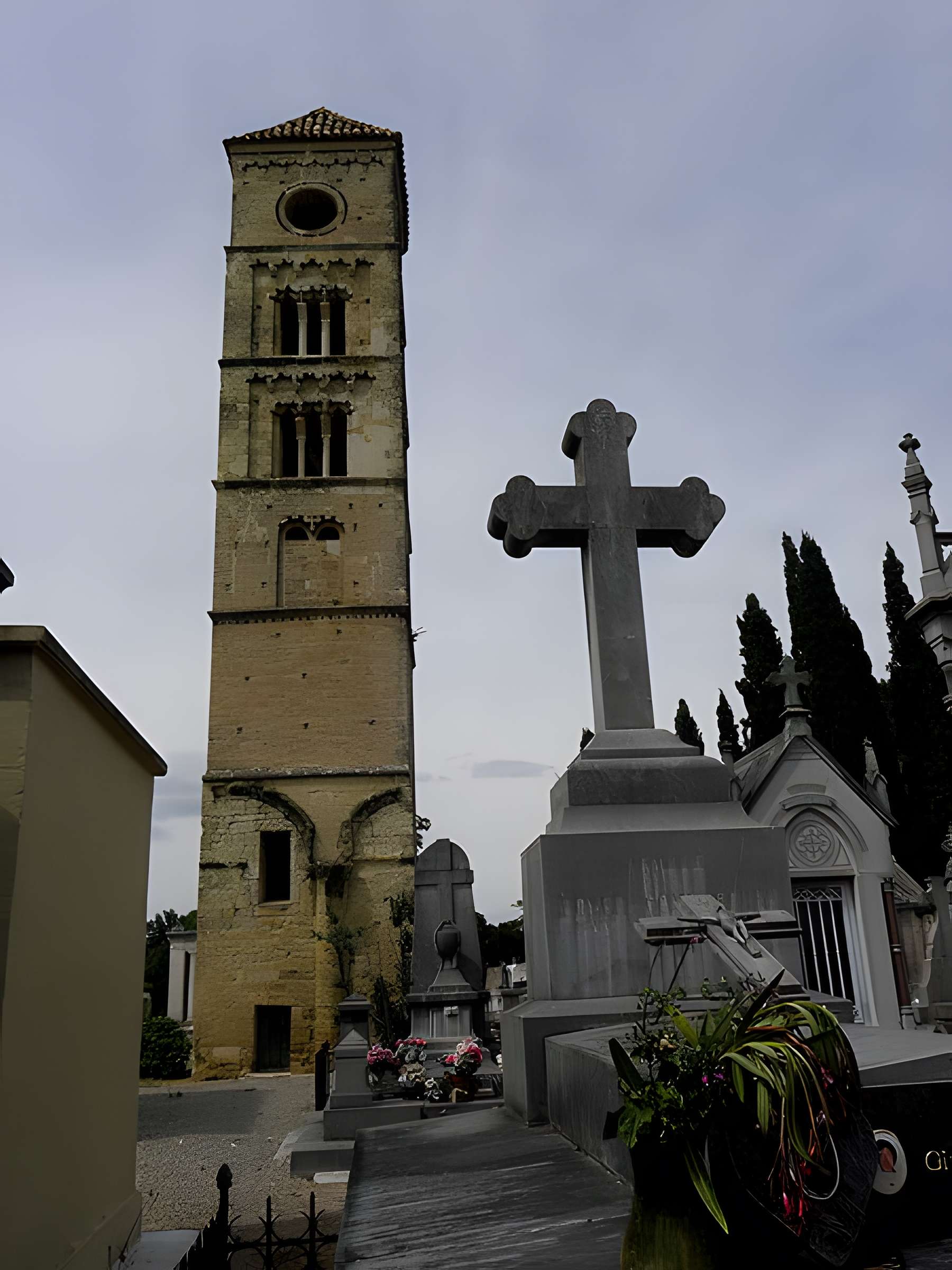 Tour romane de Puissalicon