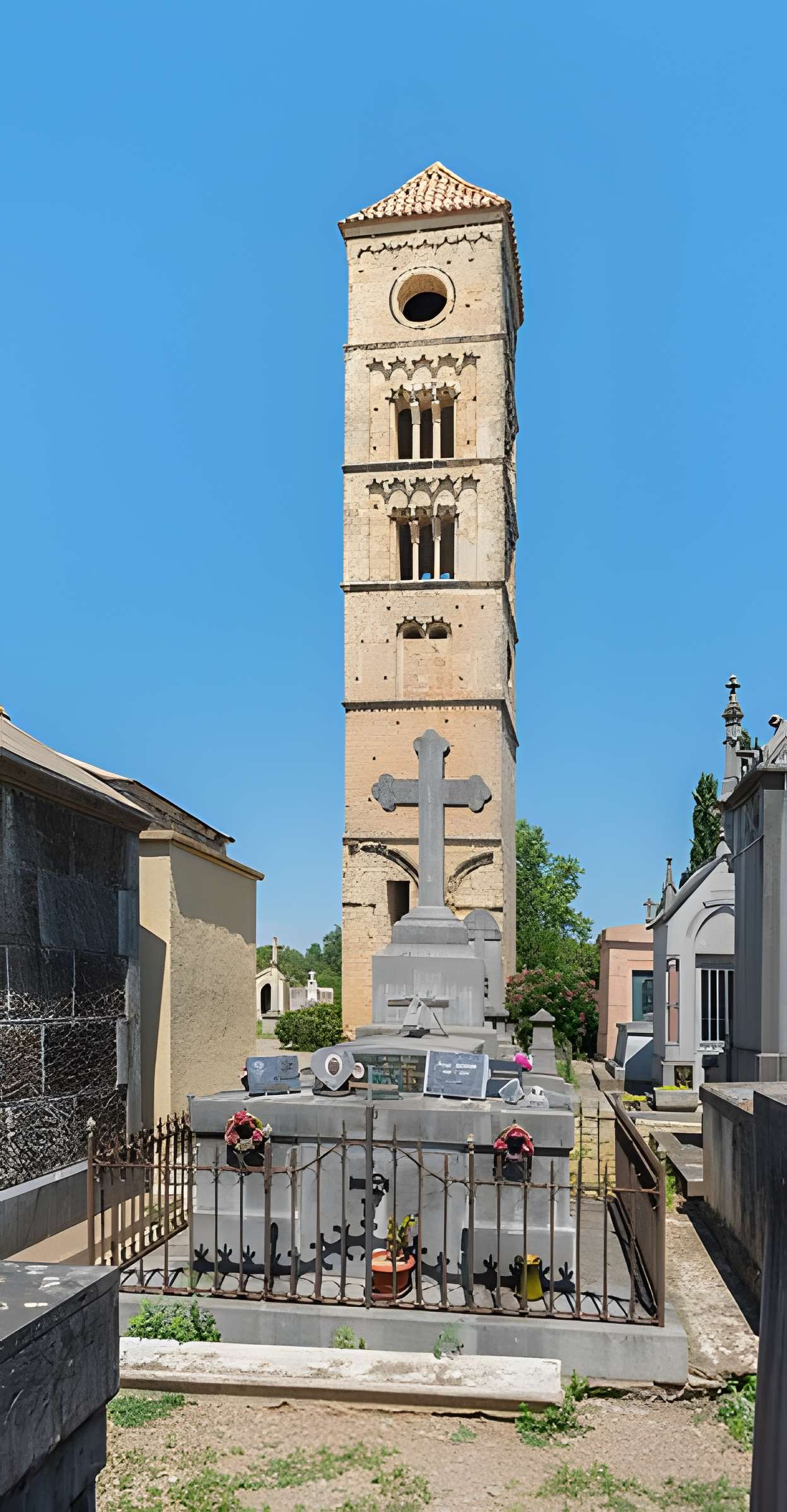 Tour romane de Puissalicon