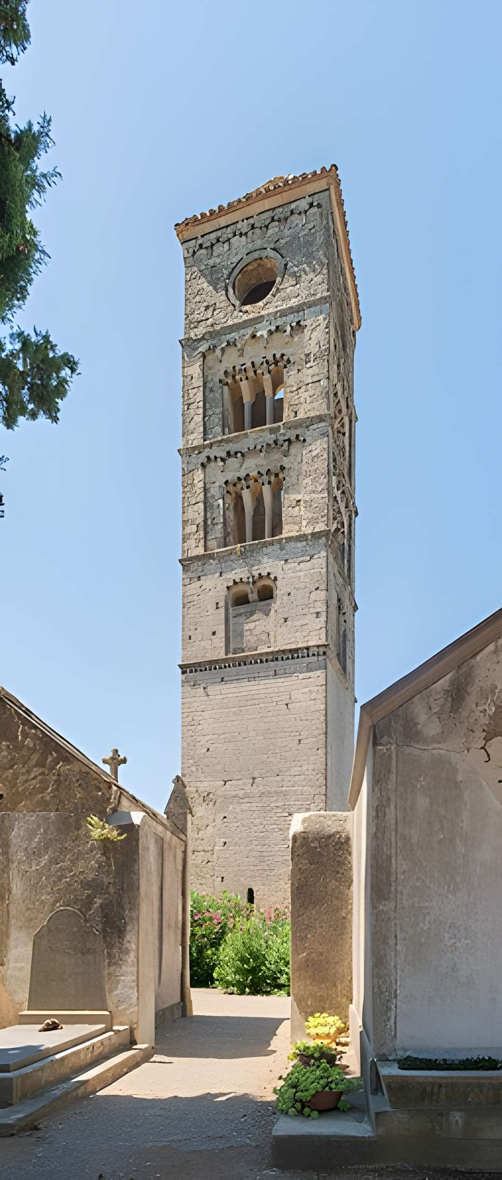 Tour romane de Puissalicon