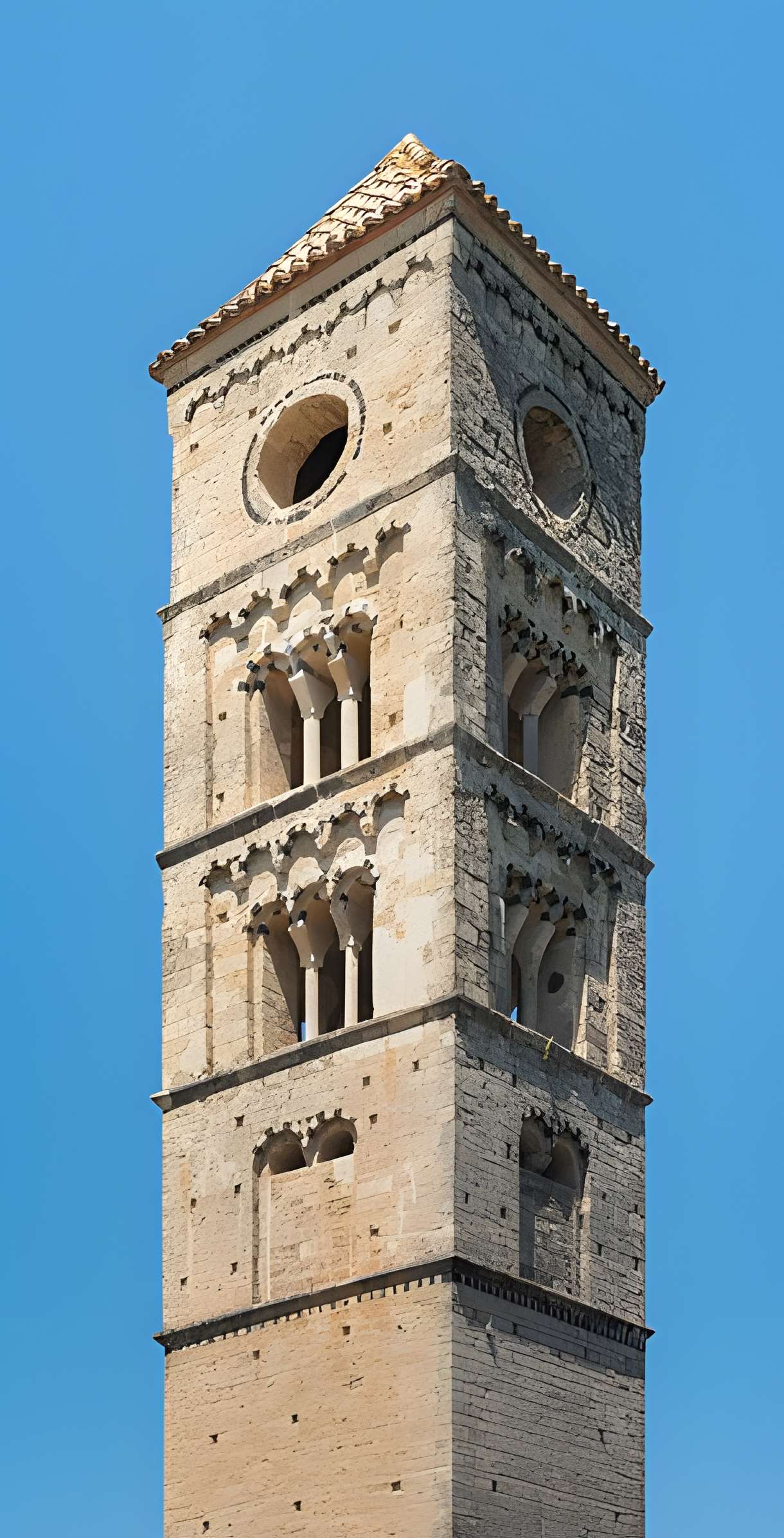 Tour romane de Puissalicon