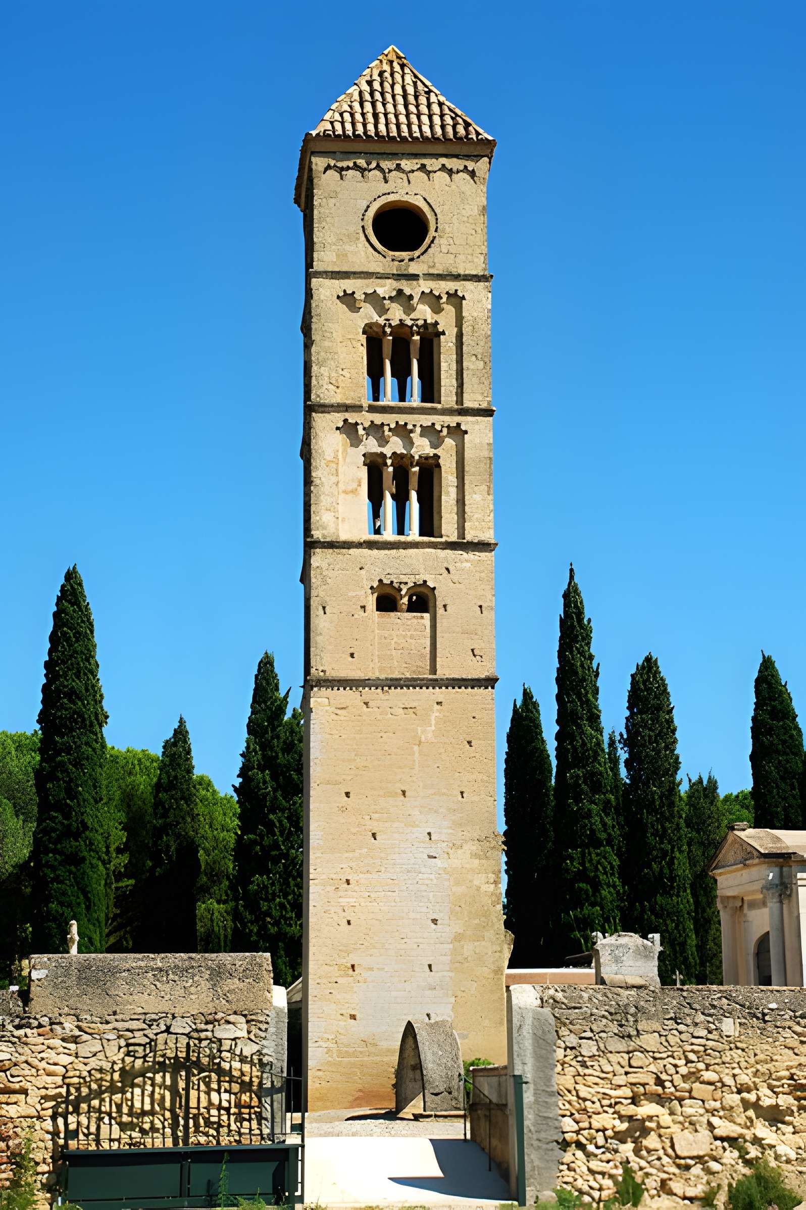 Tour romane de Puissalicon