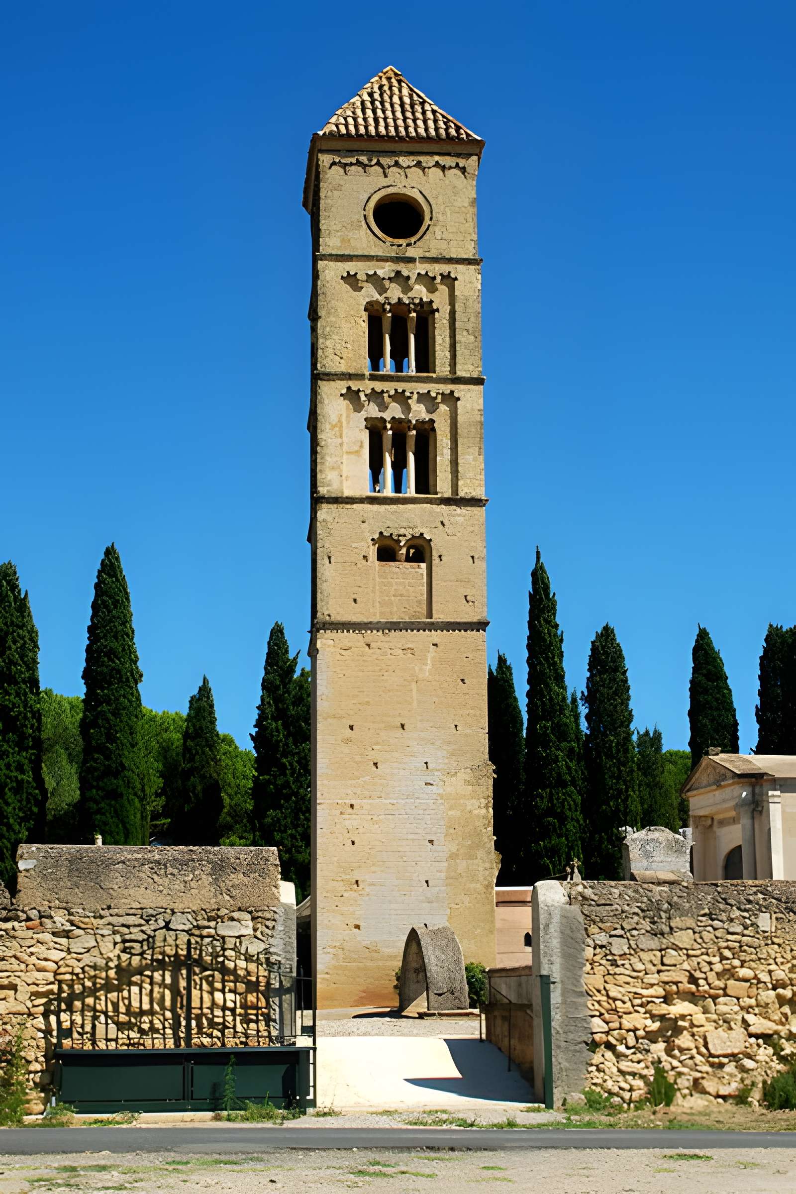 Tour romane de Puissalicon