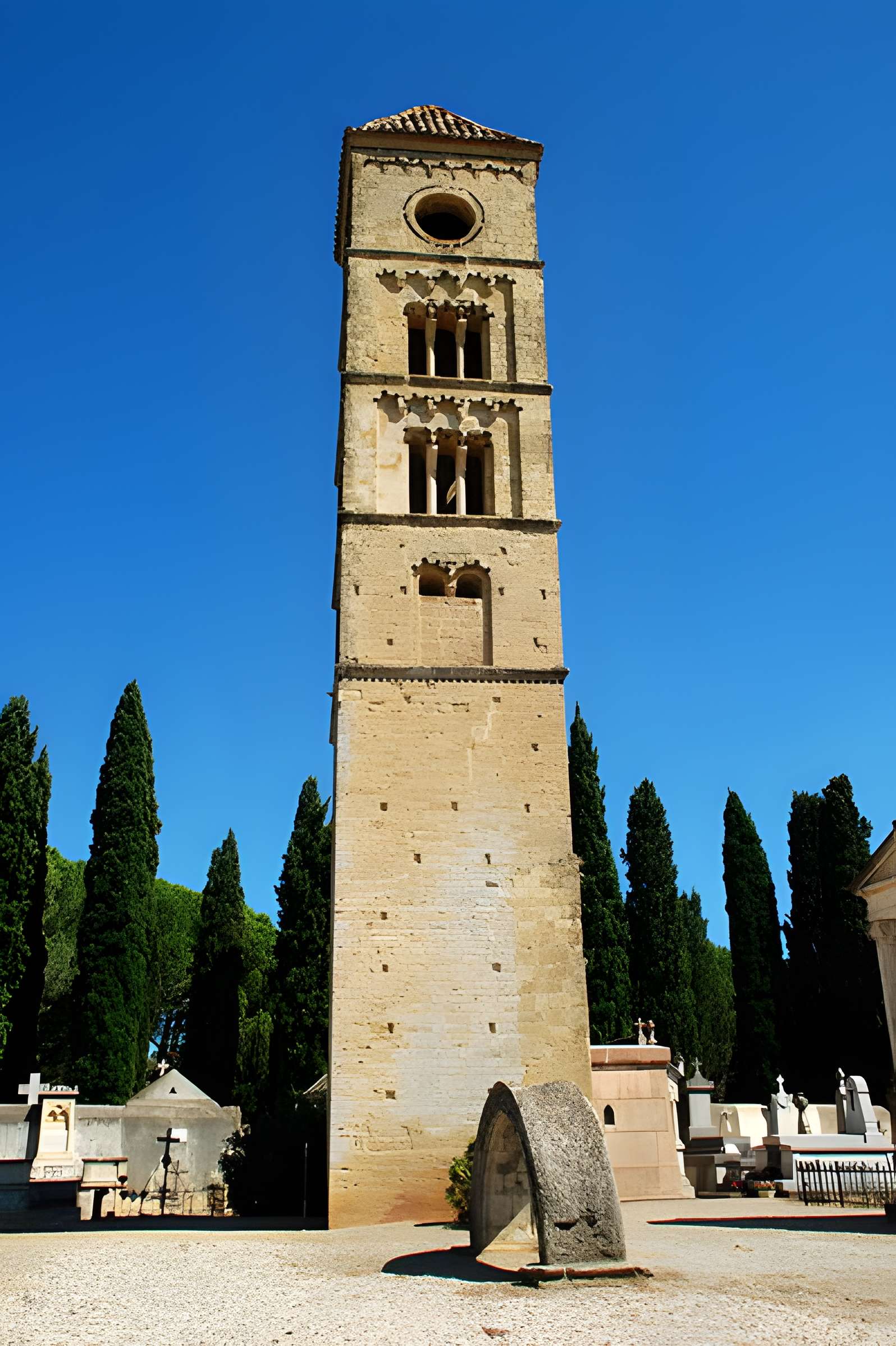 Tour romane de Puissalicon