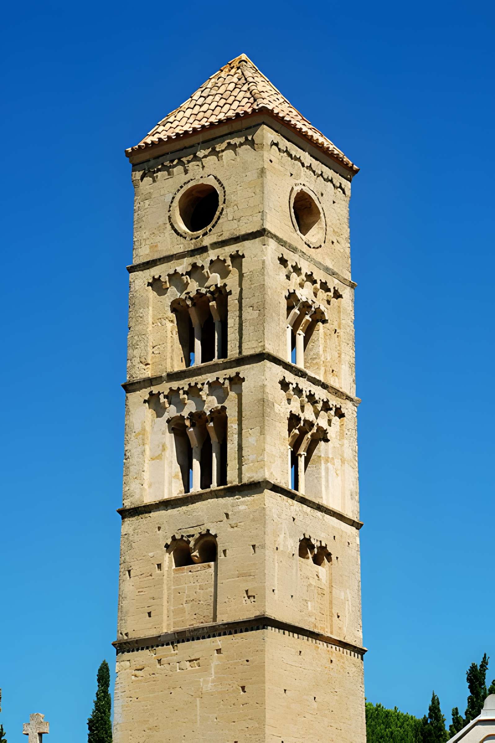 Tour romane de Puissalicon