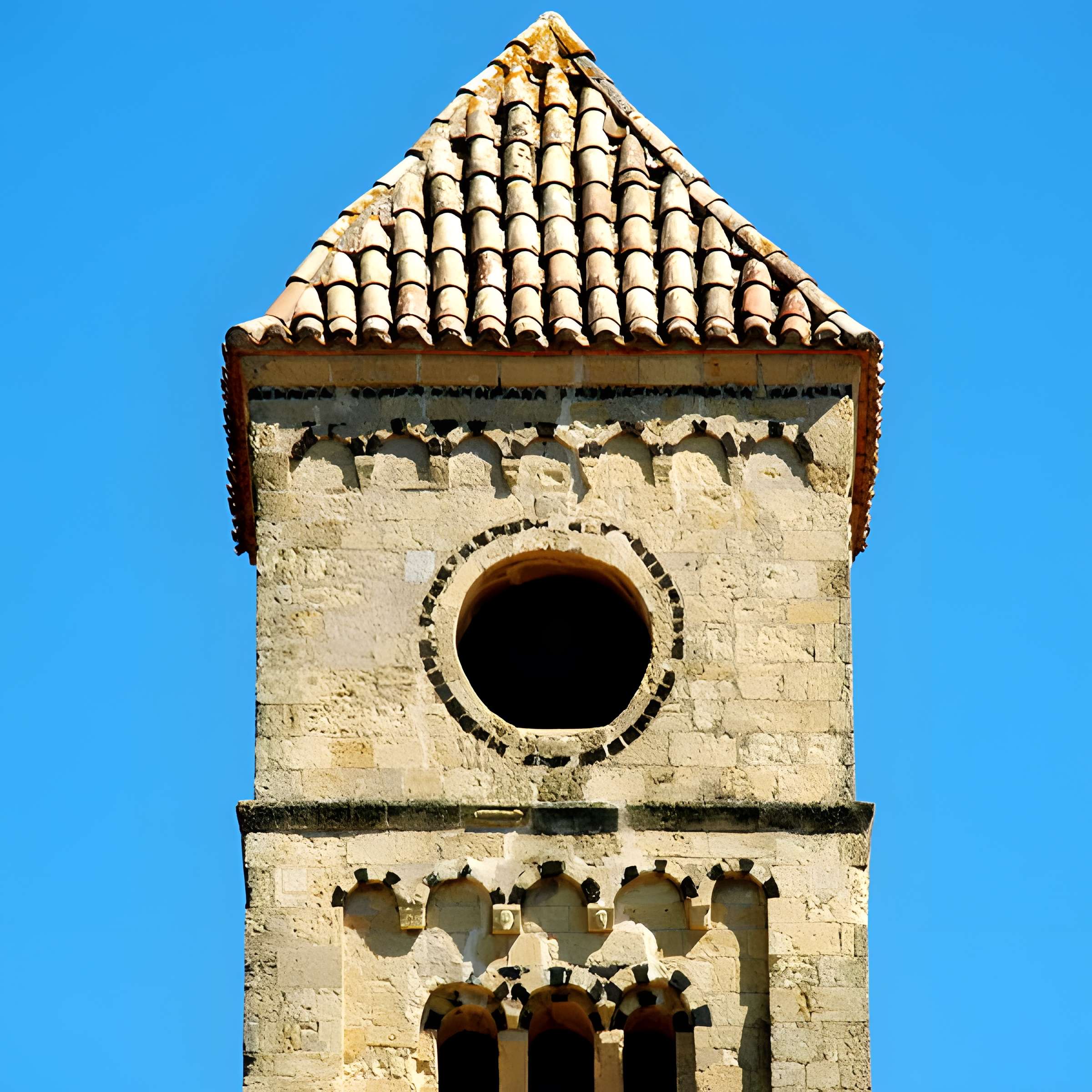 Tour romane de Puissalicon