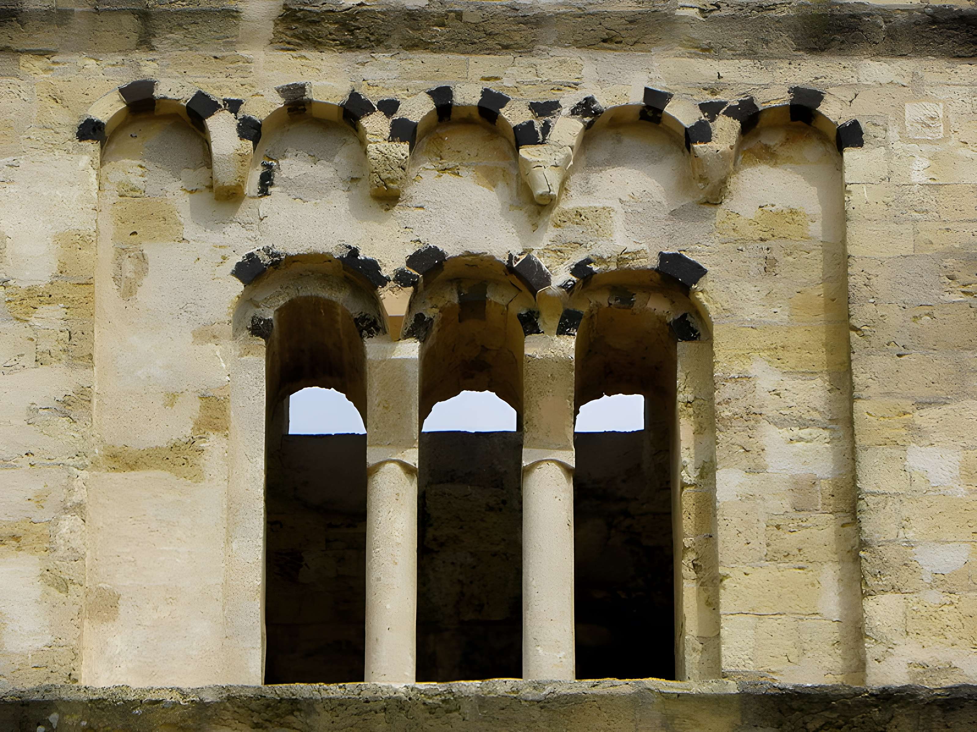 Tour romane de Puissalicon