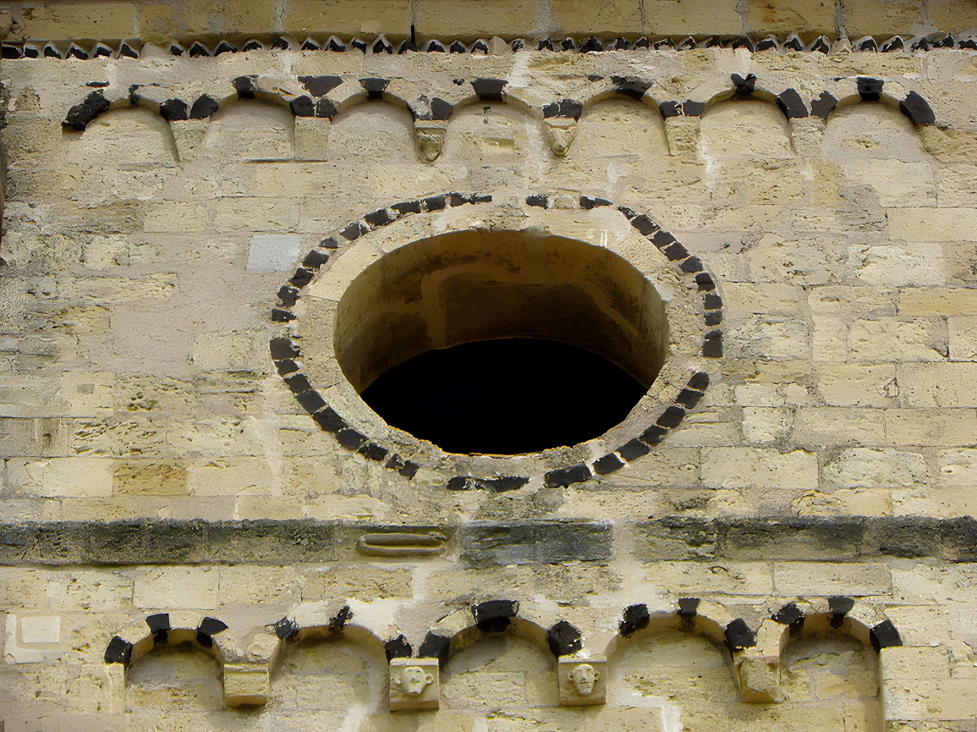 Tour romane de Puissalicon