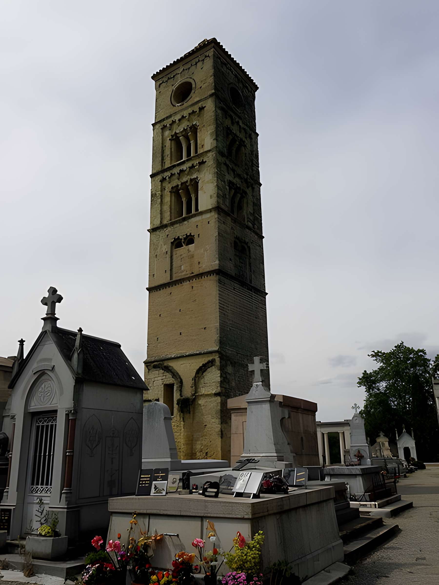 Tour romane de Puissalicon