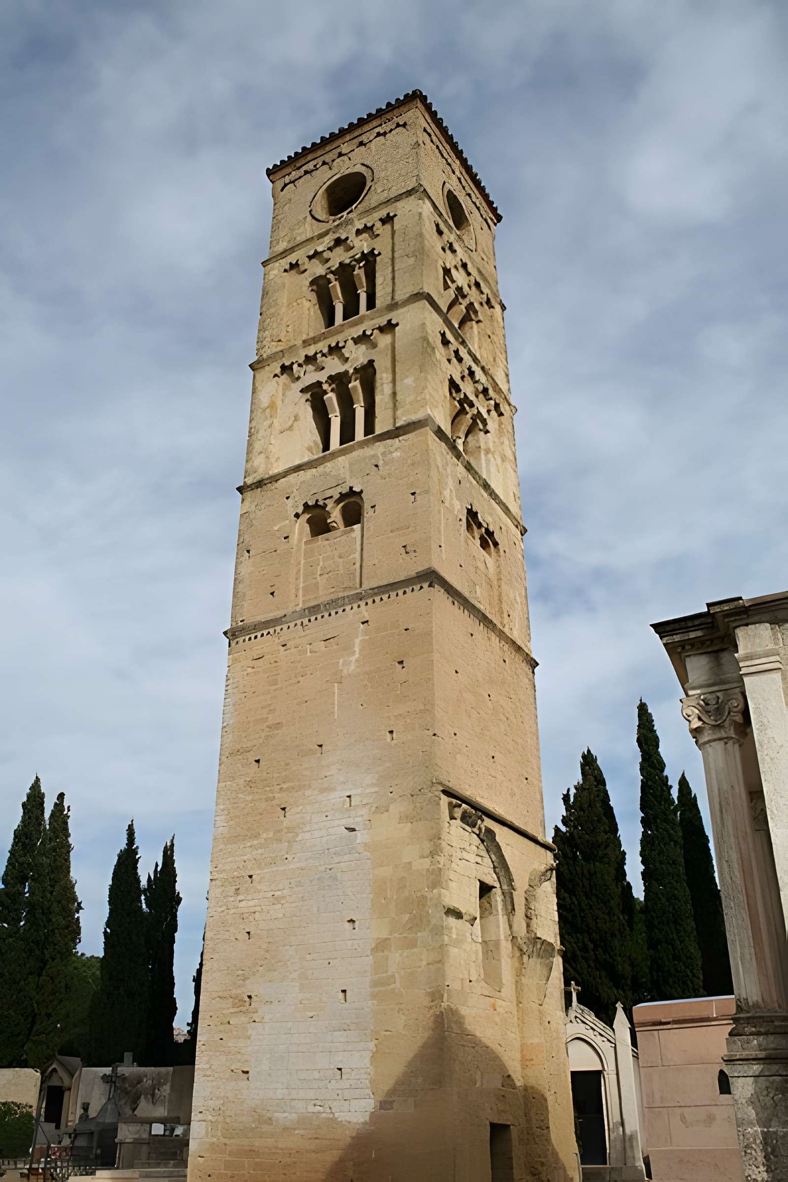 Tour romane de Puissalicon