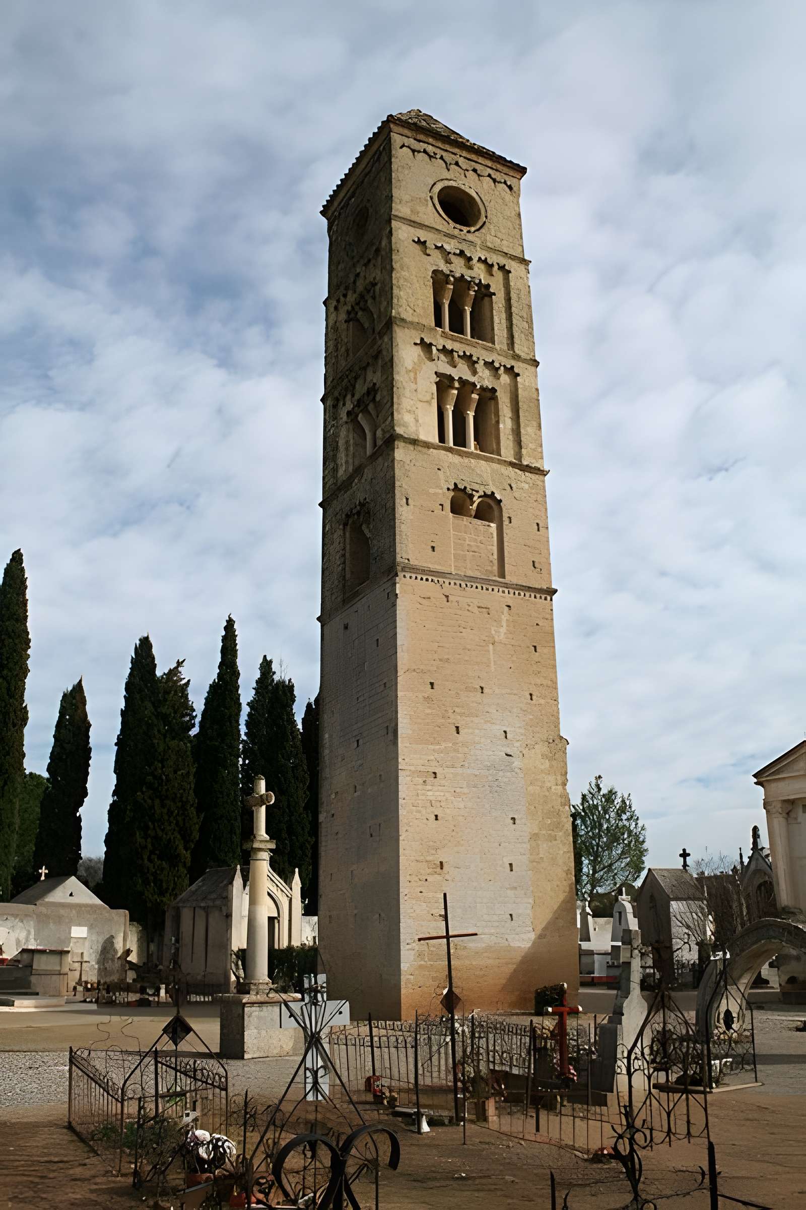 Tour romane de Puissalicon