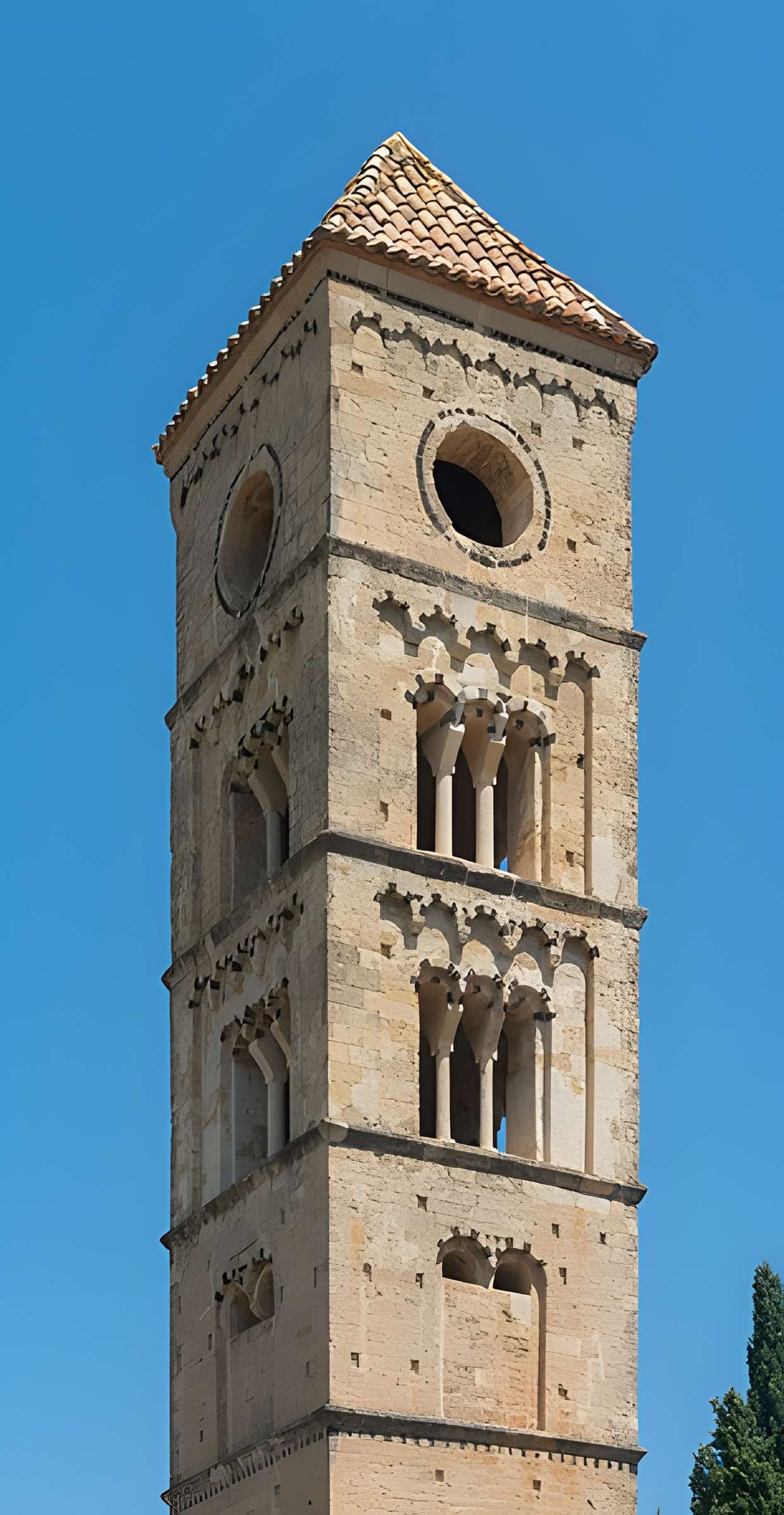 Tour romane de Puissalicon