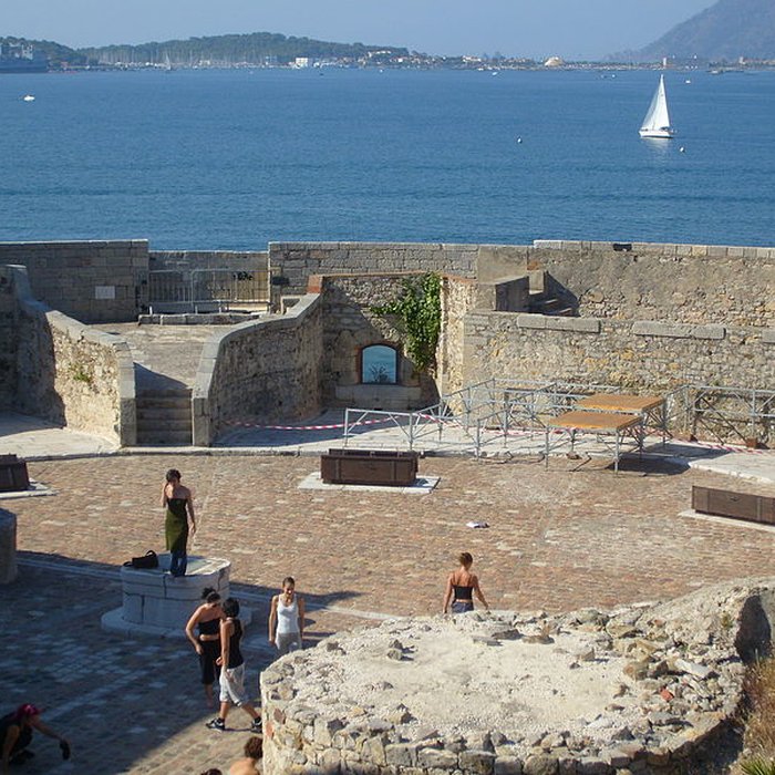 Photo de Fort de la Grosse-Tour, dit aussi Tour Royale