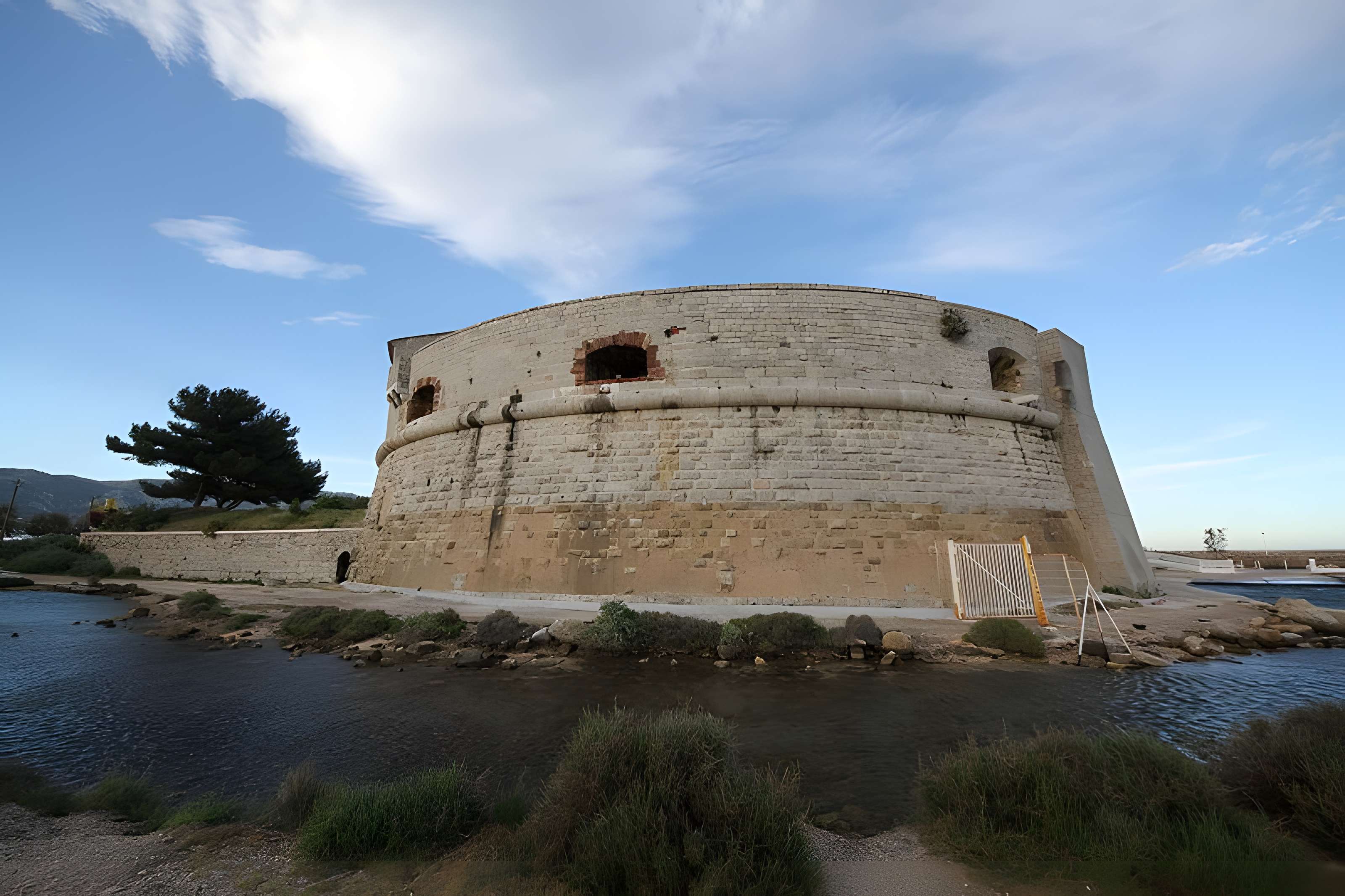 Fort de la Grosse-Tour, dit aussi Tour Royale