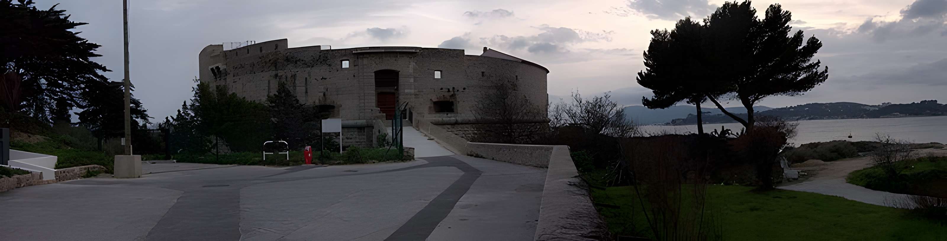 Fort de la Grosse-Tour, dit aussi Tour Royale