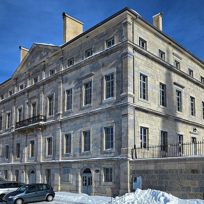 Photo de École-mairie dArc-sous-Cicon