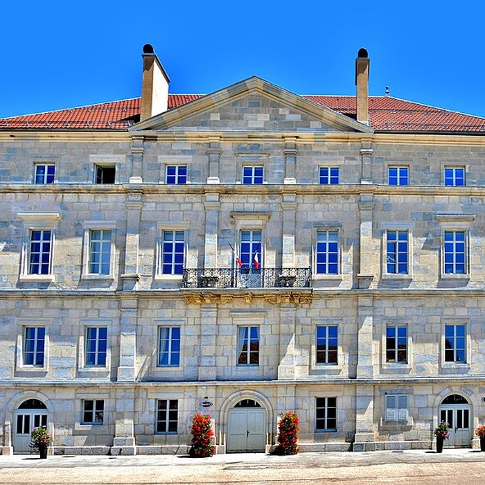 Photo de École-mairie dArc-sous-Cicon