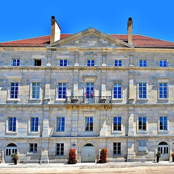 École-mairie dArc-sous-Cicon