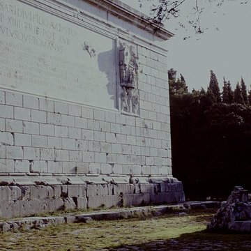 Trophée des Alpes ou Trophée dAuguste